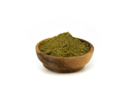 Argile verte naturelle en poudre dans un bol